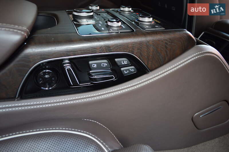 Седан Audi A8 2012 в Львове