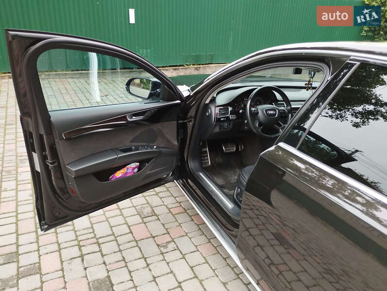 Седан Audi A8 2017 в Залещиках
