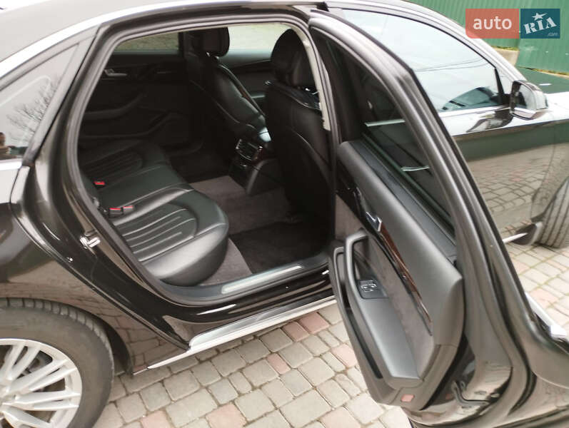 Седан Audi A8 2017 в Залещиках