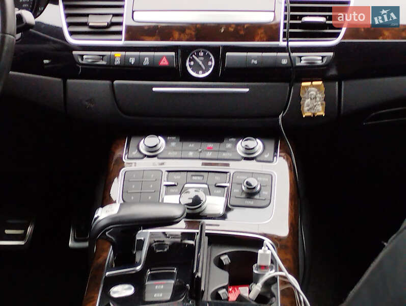 Седан Audi A8 2017 в Залещиках