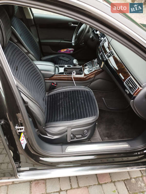 Седан Audi A8 2017 в Залещиках