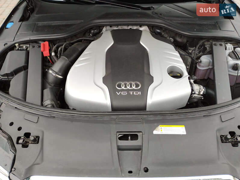 Седан Audi A8 2017 в Залещиках