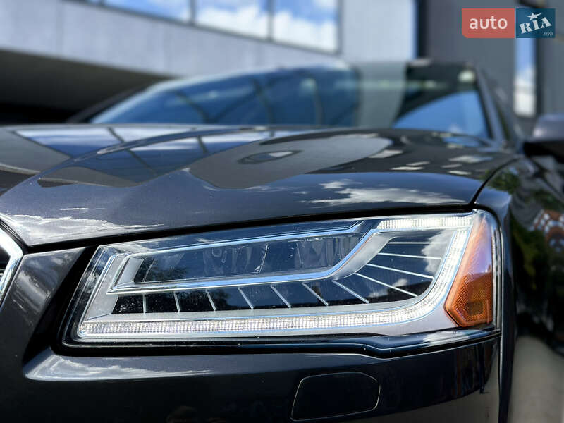 Седан Audi A8 2015 в Львові