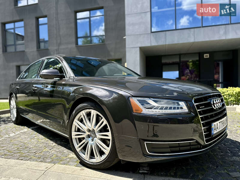 Седан Audi A8 2015 в Львові