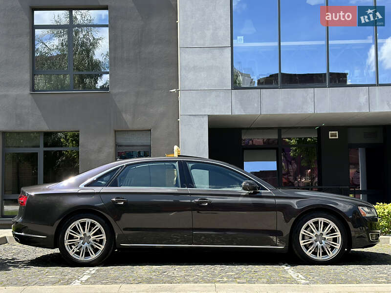 Седан Audi A8 2015 в Львові