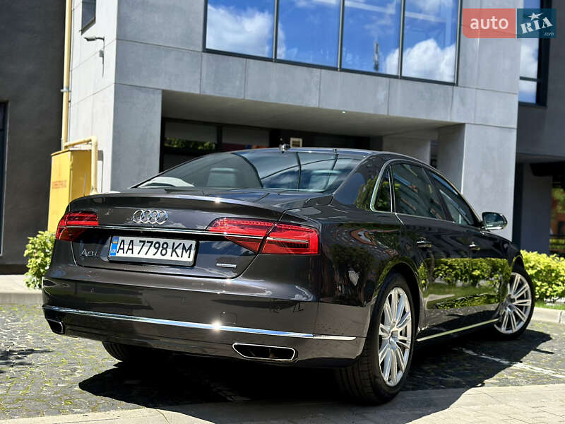 Седан Audi A8 2015 в Львові