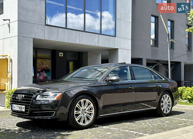 Седан Audi A8 2015 в Львові
