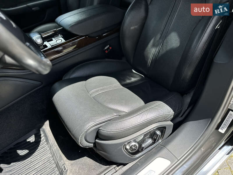Седан Audi A8 2015 в Львові