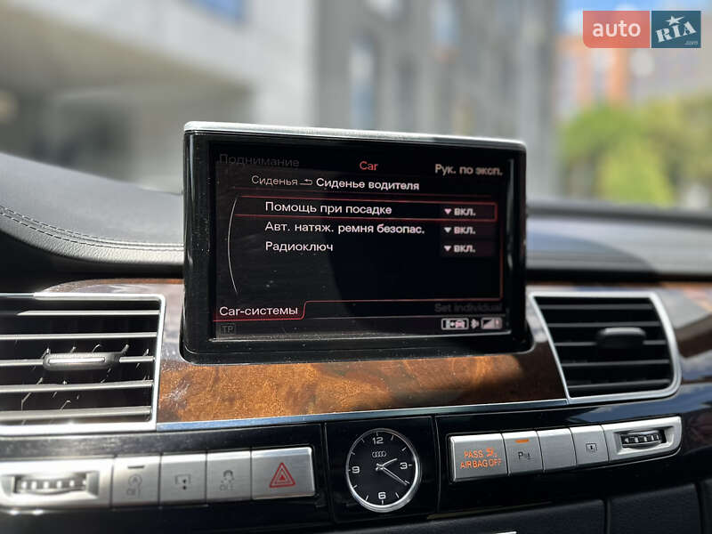 Седан Audi A8 2015 в Львові