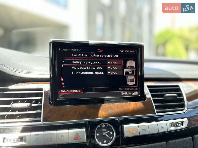 Седан Audi A8 2015 в Львові