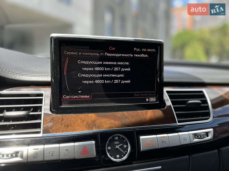 Седан Audi A8 2015 в Львові
