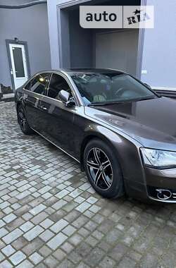 Седан Audi A8 2012 в Чернівцях