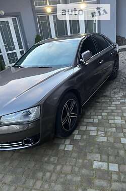 Седан Audi A8 2012 в Чернівцях