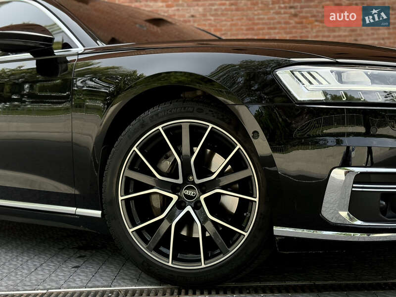 Седан Audi A8 2020 в Львові