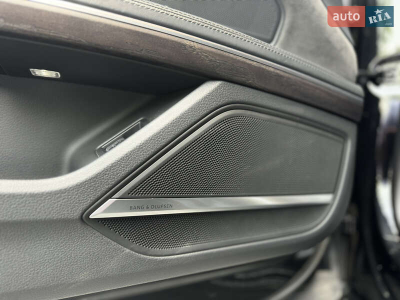 Седан Audi A8 2020 в Львові