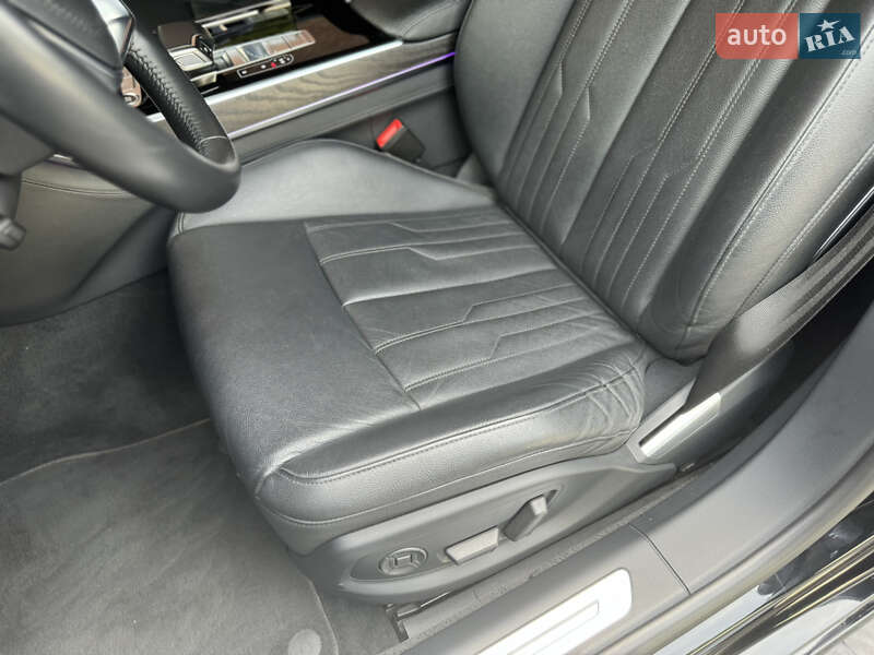 Седан Audi A8 2020 в Львові