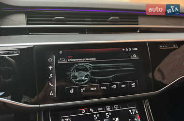 Седан Audi A8 2020 в Львові