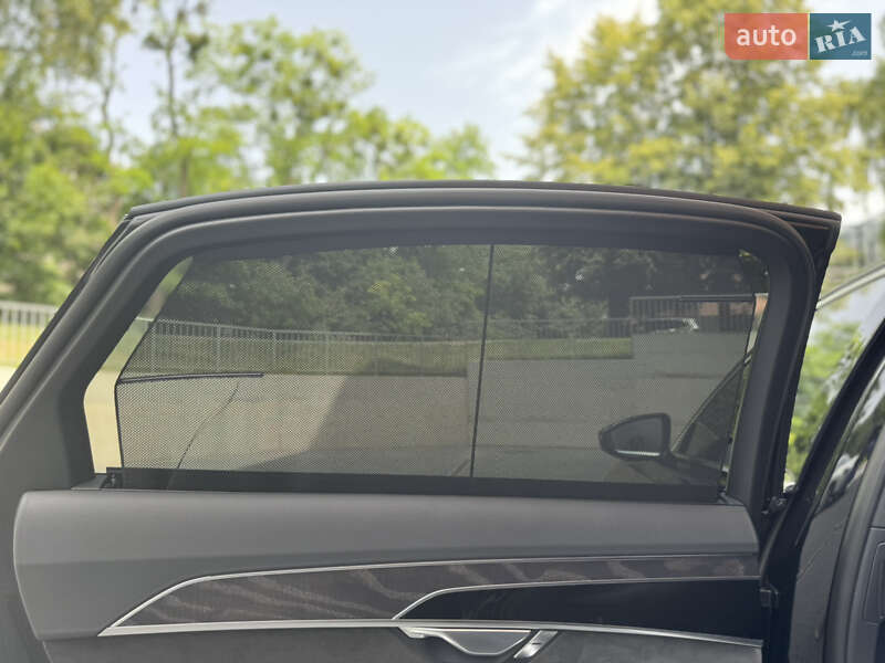 Седан Audi A8 2020 в Львові