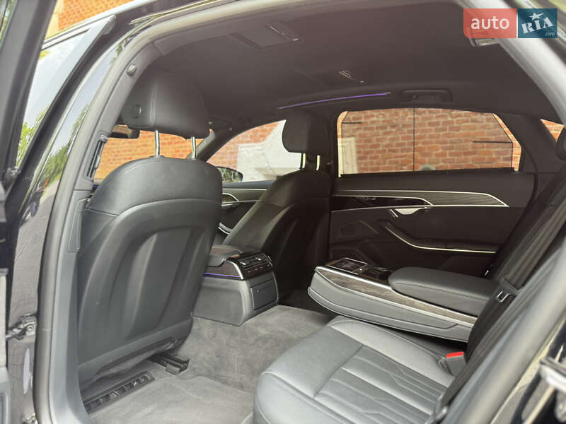 Седан Audi A8 2020 в Львові