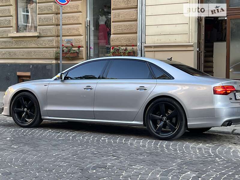 Седан Audi A8 2017 в Львове