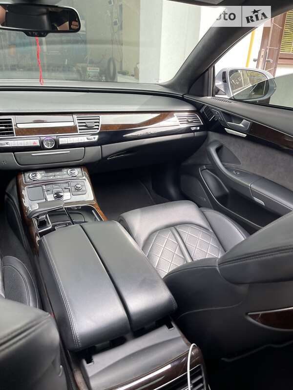 Седан Audi A8 2017 в Львове