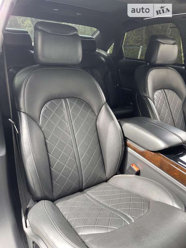 Седан Audi A8 2017 в Львове
