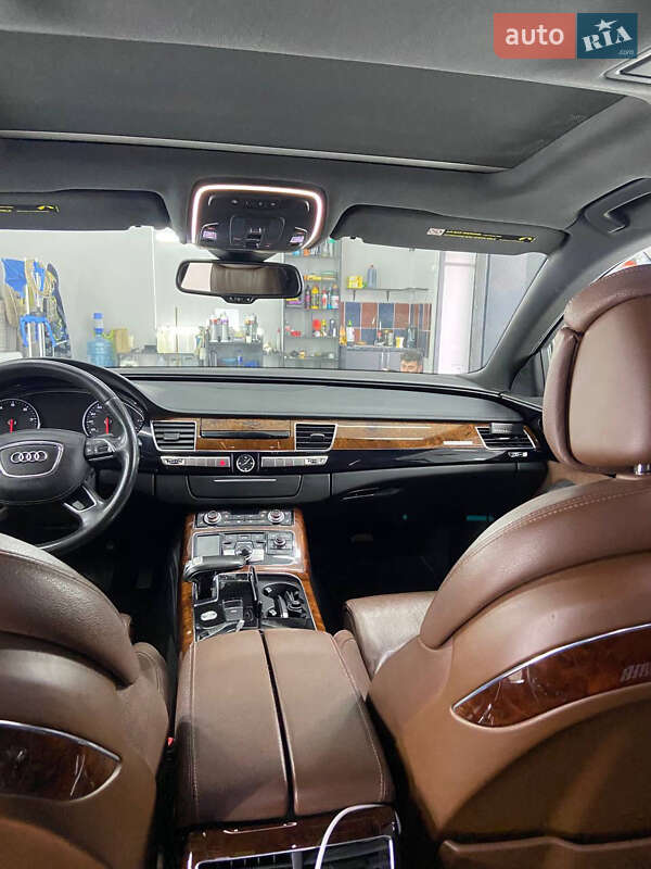 Седан Audi A8 2012 в Львове