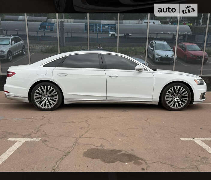 Седан Audi A8 2018 в Києві