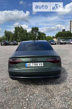Седан Audi A8 2014 в Днепре