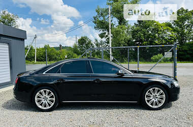 Седан Audi A8 2011 в Іршаві