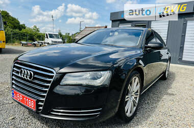 Седан Audi A8 2011 в Иршаве