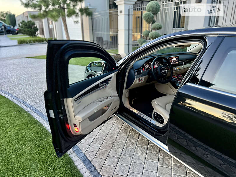 Седан Audi A8 2015 в Одессе