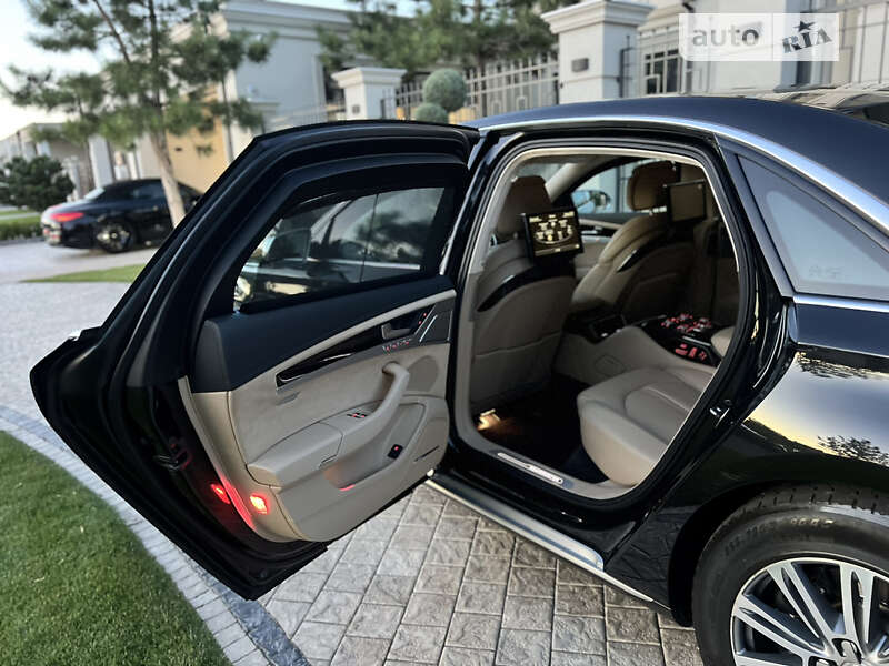 Седан Audi A8 2015 в Одессе