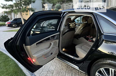 Седан Audi A8 2015 в 