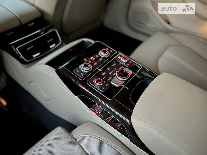 Седан Audi A8 2015 в Одессе