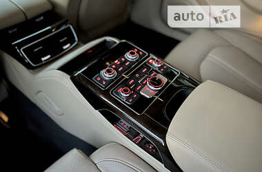 Седан Audi A8 2015 в 