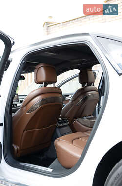 Седан Audi A8 2015 в 