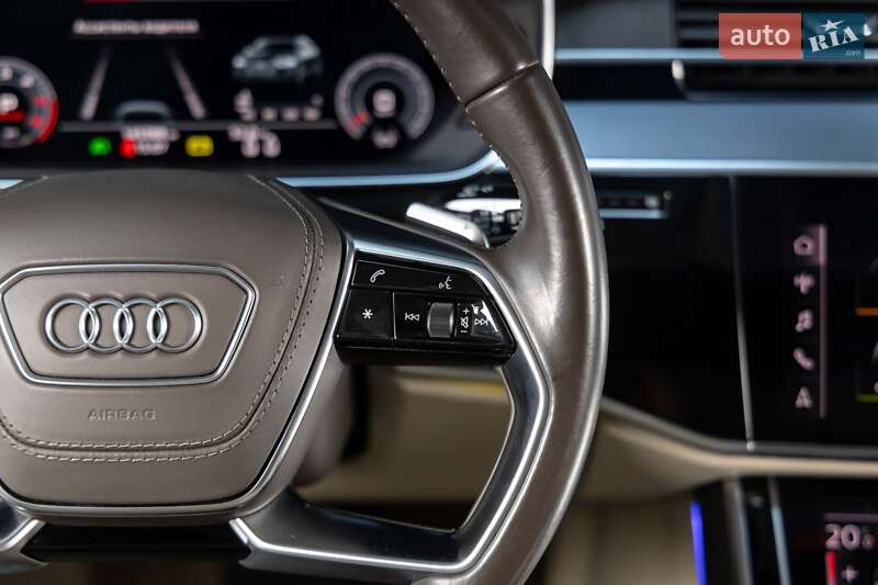 Седан Audi A8 2018 в Луцке