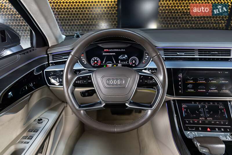 Седан Audi A8 2018 в Луцке