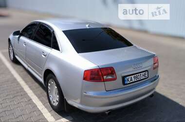 Седан Audi A8 2006 в Южному