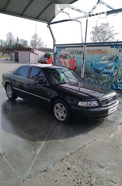 Седан Audi A8 1995 в Вижниці