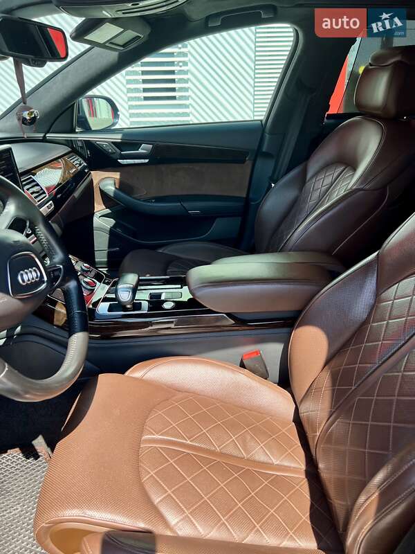 Седан Audi A8 2015 в Львове