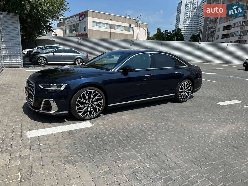Седан Audi A8 2023 в Одессе