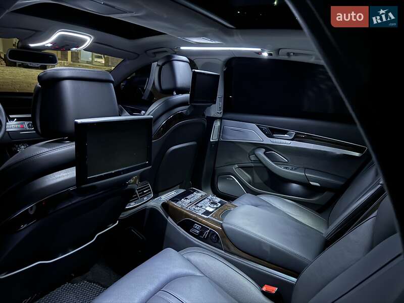 Седан Audi A8 2015 в Каменском