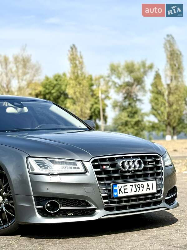 Седан Audi A8 2015 в Каменском
