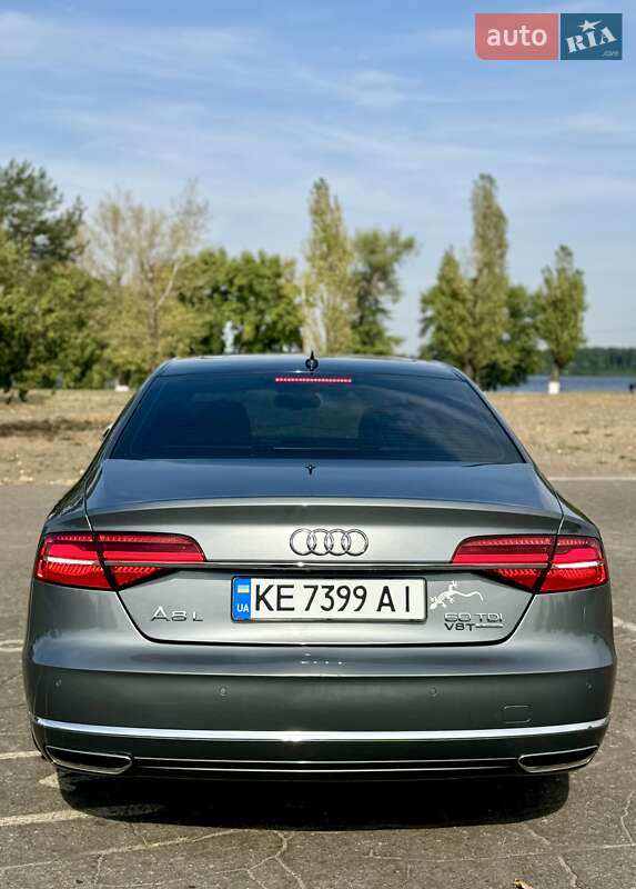 Седан Audi A8 2015 в Каменском