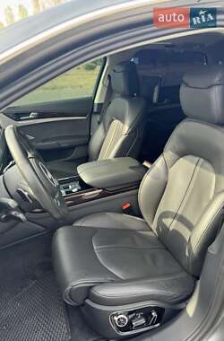 Седан Audi A8 2015 в 