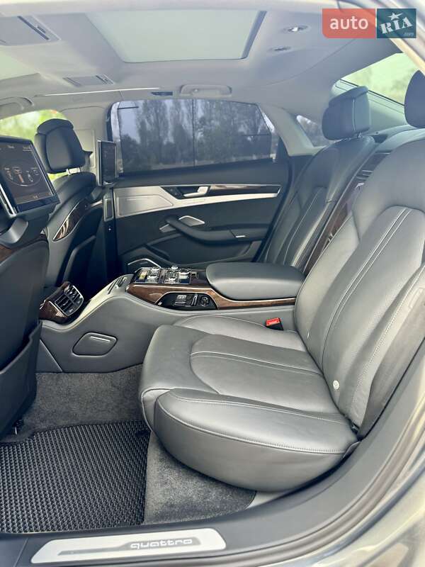 Седан Audi A8 2015 в Каменском