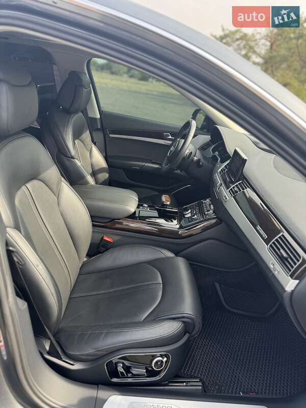 Седан Audi A8 2015 в Каменском