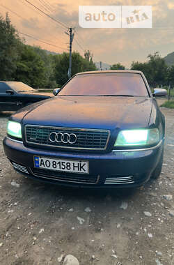 Седан Audi A8 2000 в Рахове